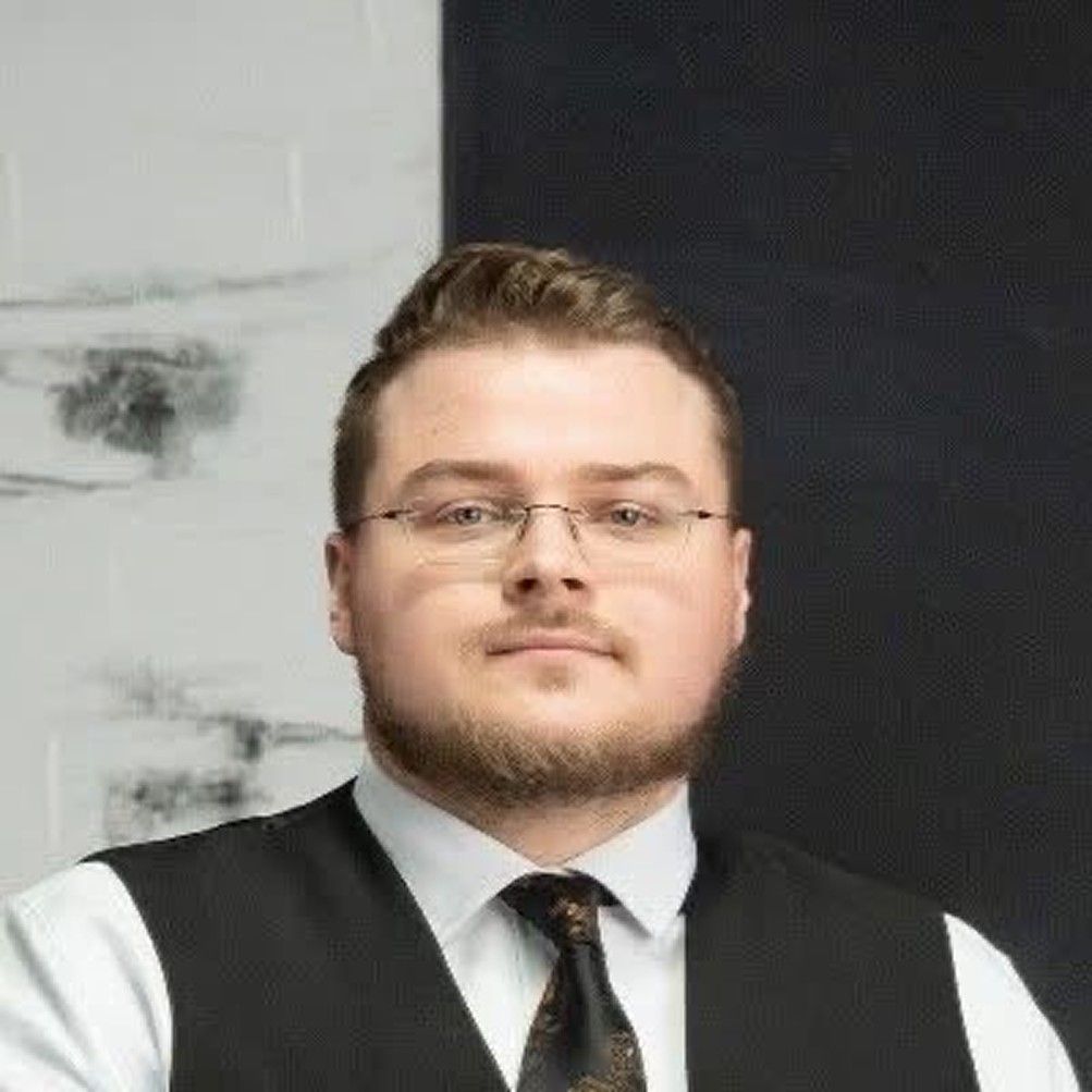 Dima, Senior Barber at Iconic Cuts Barbershop